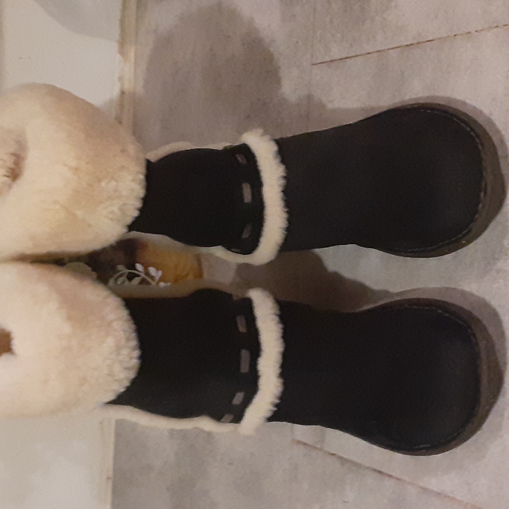 UGG  boots  size  8 - Picture 4 of 5